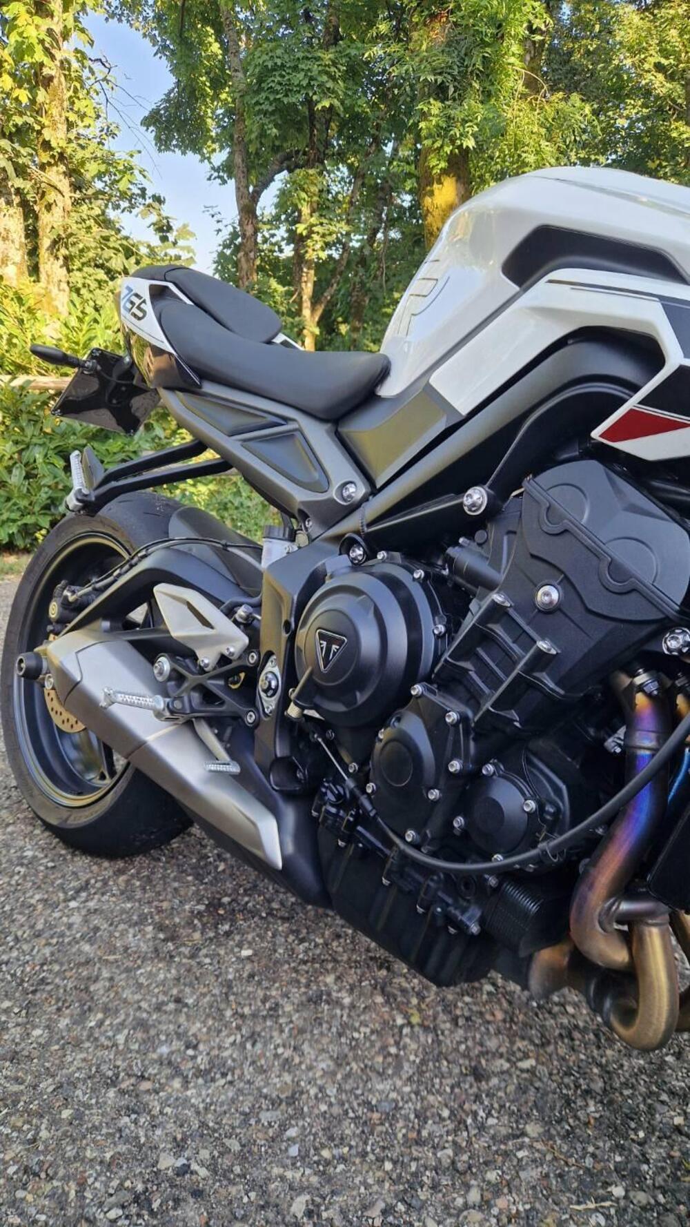 Triumph Street Triple 765 R (2023 - 26) (11)