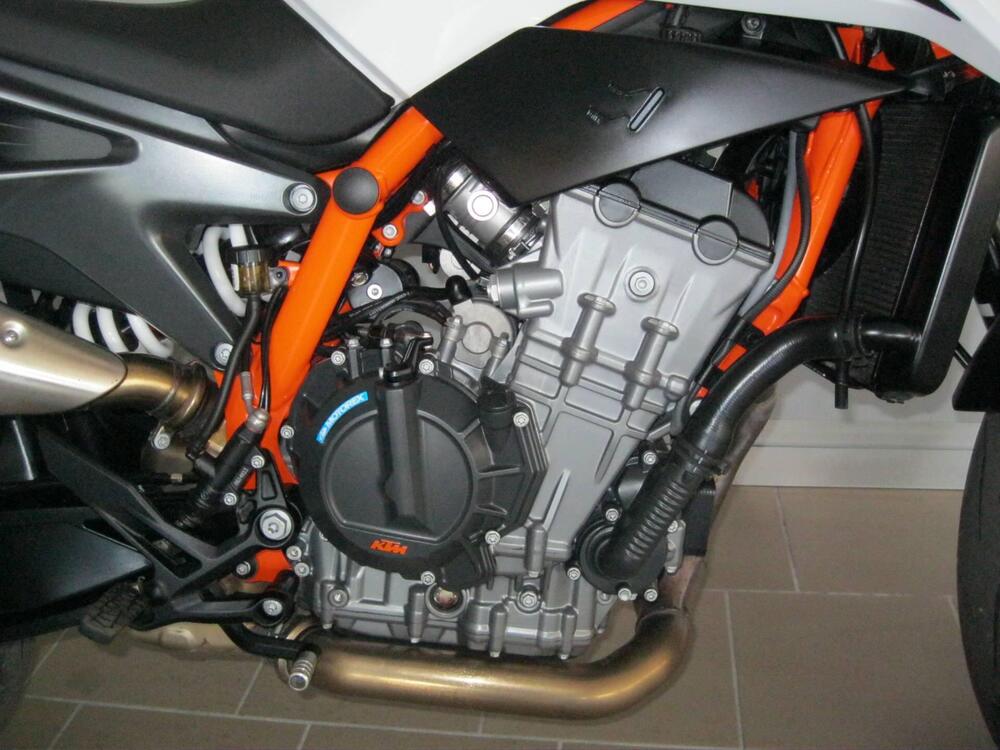 KTM 890 Duke R (2020) (5)