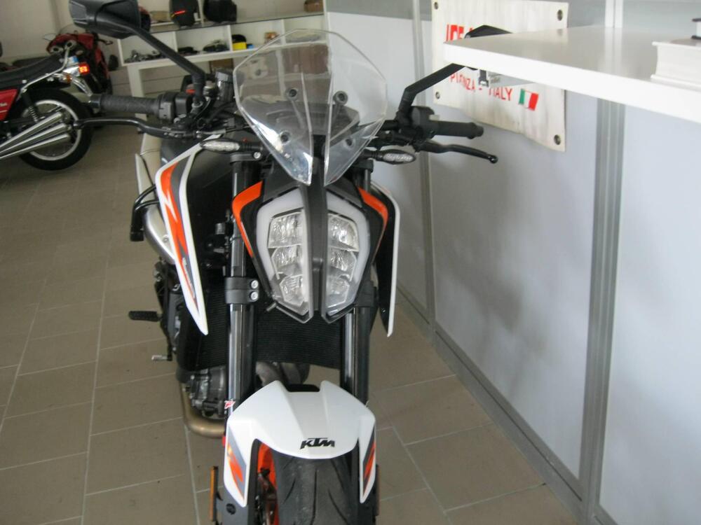 KTM 890 Duke R (2020) (7)