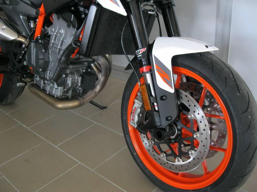 KTM 890 Duke R (2020) (8)