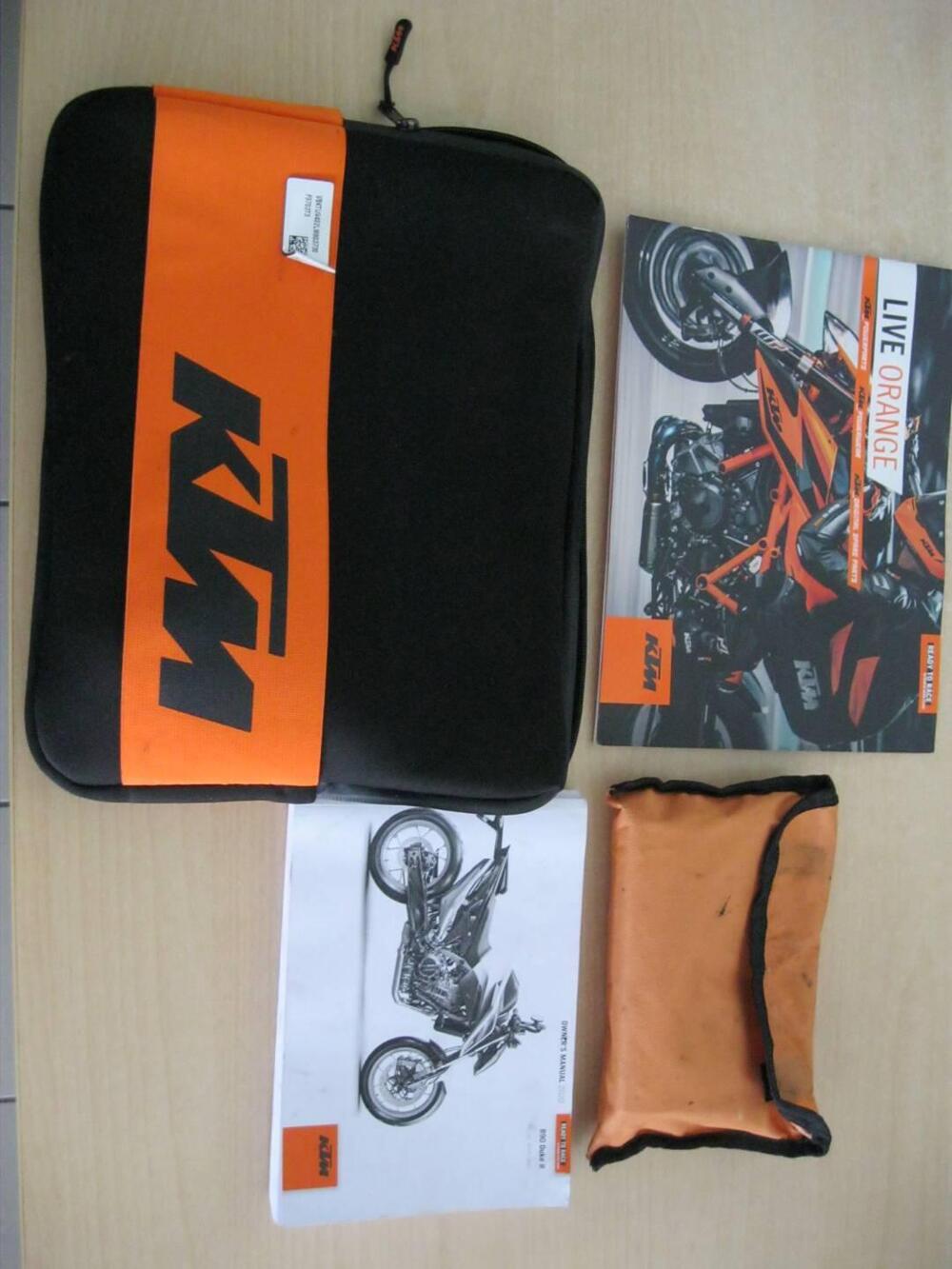 KTM 890 Duke R (2020) (11)