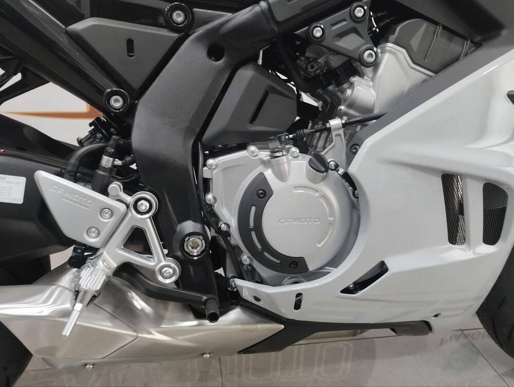 CFMOTO 675SR-R (2025 - 26) (7)