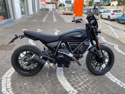 Ducati Scrambler 800 Icon Dark (2025 - 26) usata