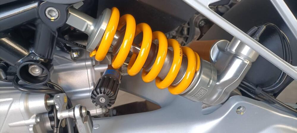 Moto Guzzi V100 Mandello S (2025 - 26) (5)