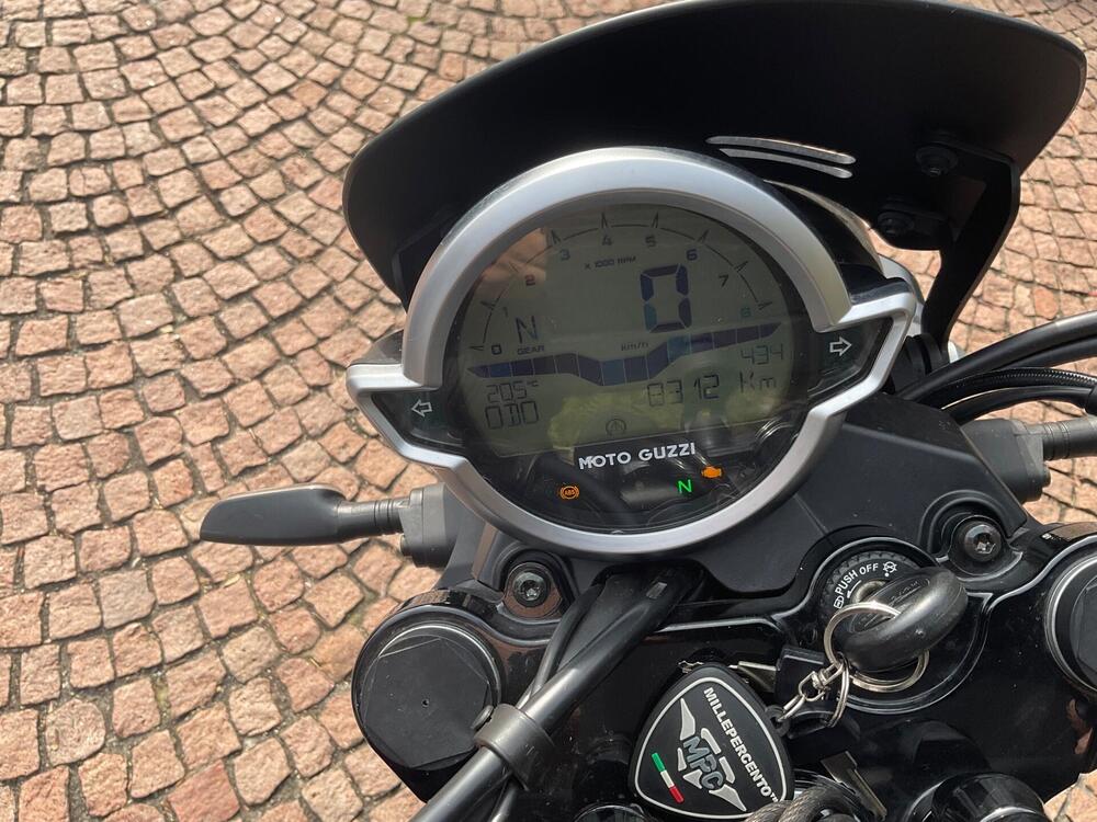 Moto Guzzi V7 Stone (2021 - 24) (2)