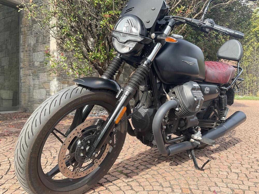 Moto Guzzi V7 Stone (2021 - 24)