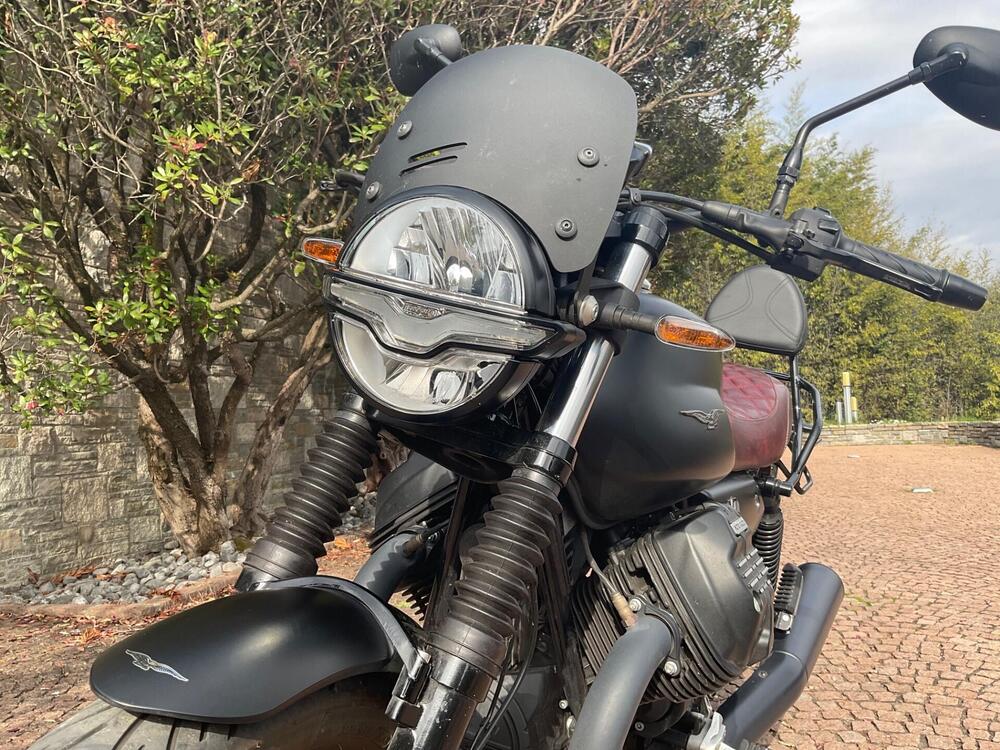 Moto Guzzi V7 Stone (2021 - 24) (4)