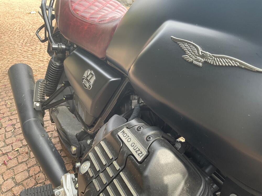 Moto Guzzi V7 Stone (2021 - 24) (8)