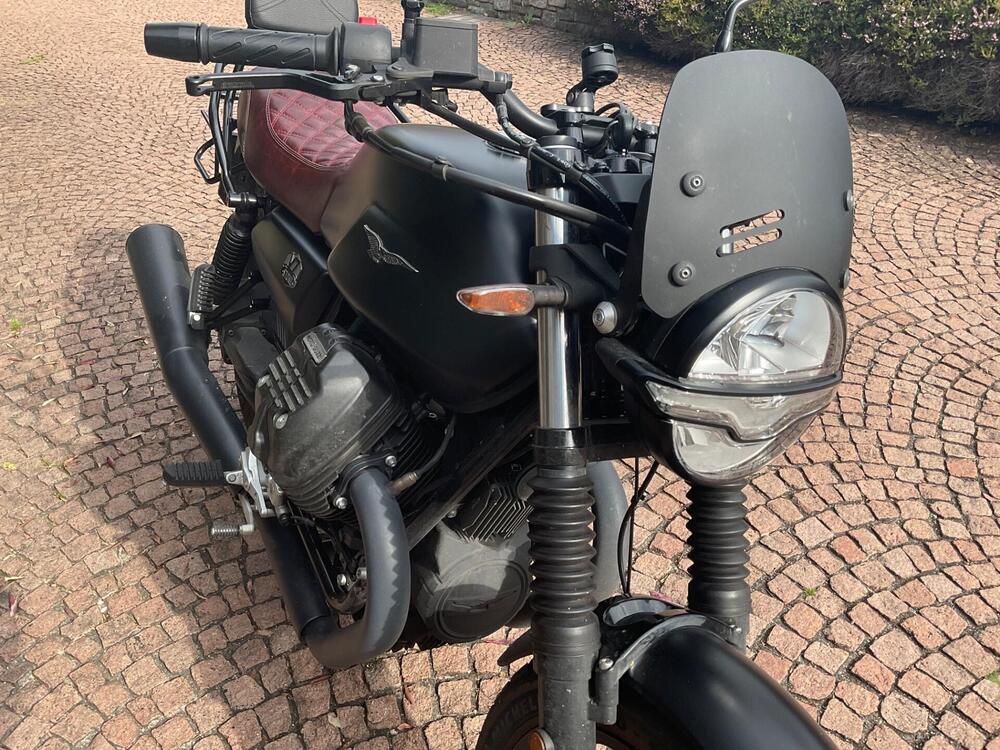 Moto Guzzi V7 Stone (2021 - 24) (7)