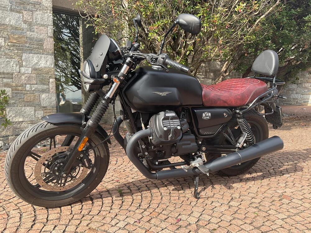 Moto Guzzi V7 Stone (2021 - 24) (10)