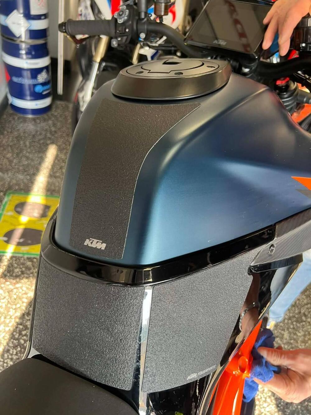 KTM 1290 Super Duke R (2022 - 23) (4)