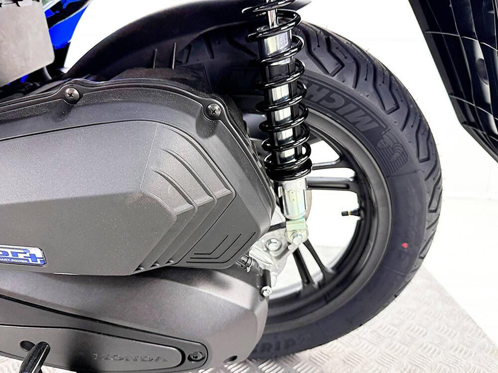 Honda SH 125 Vetro (2026) (15)