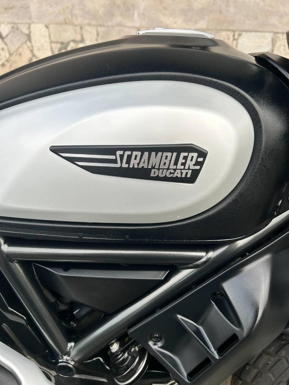 Ducati Scrambler 800 Icon Dark (2021 - 22) (2)