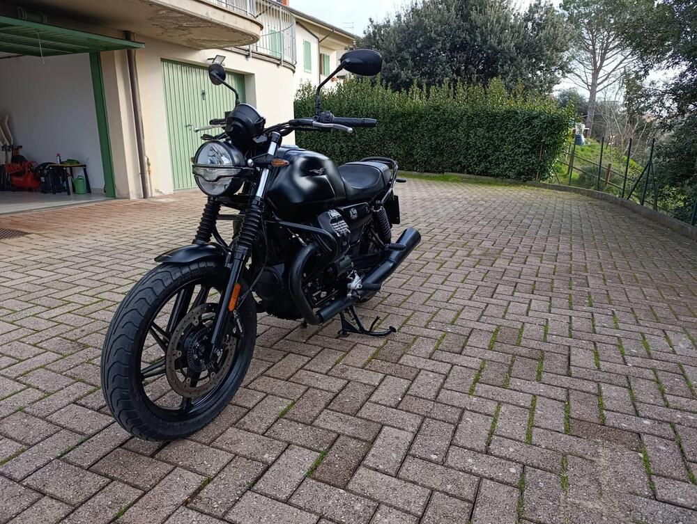 Moto Guzzi V7 Stone (2021 - 24) (9)