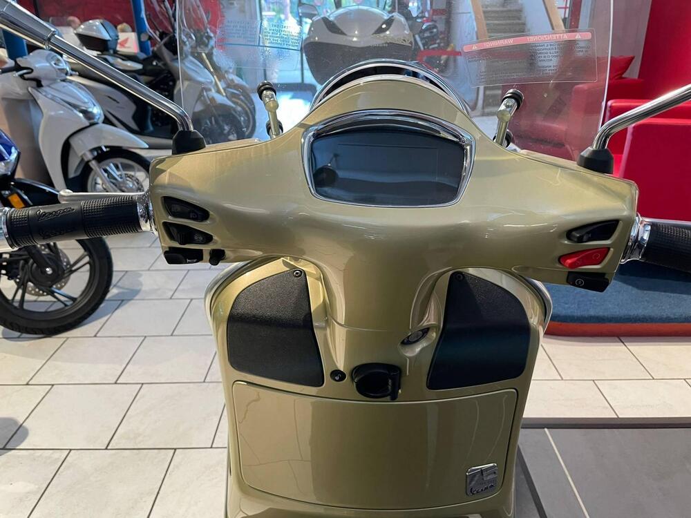 Vespa GTS 300 Hpe Super Tech (2019) (2)
