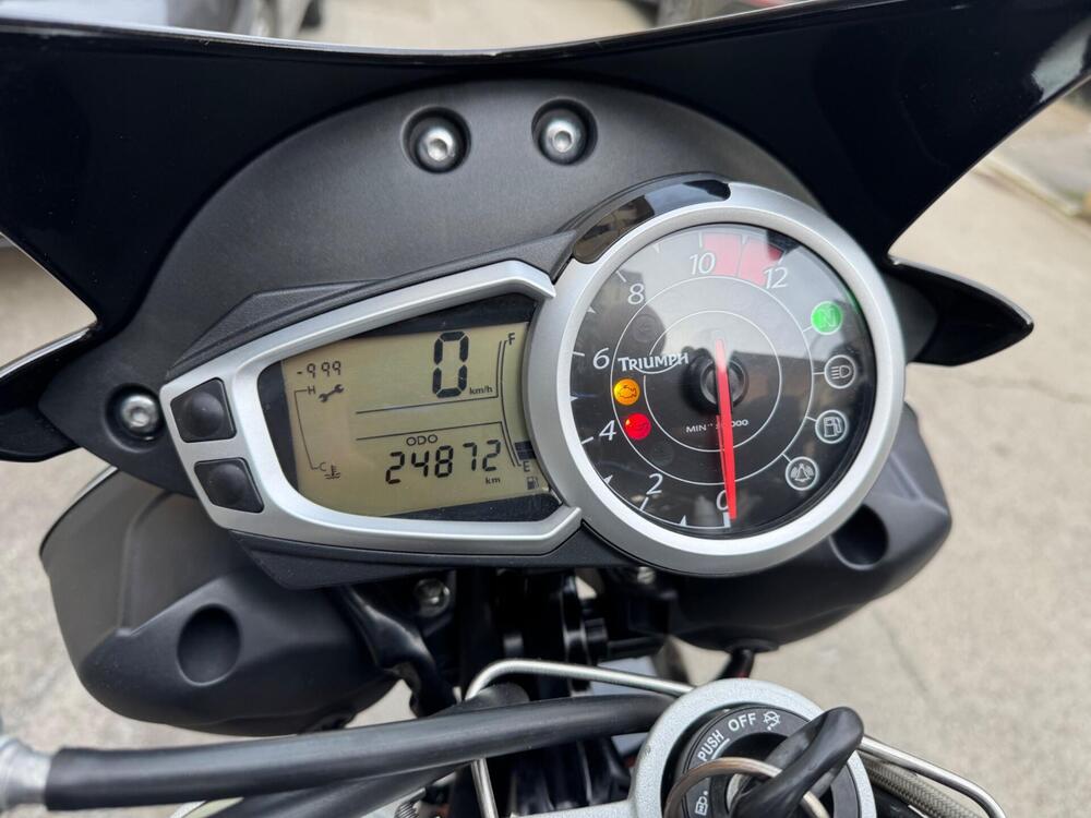 Triumph Speed Triple 1050 (2005 - 11) (4)