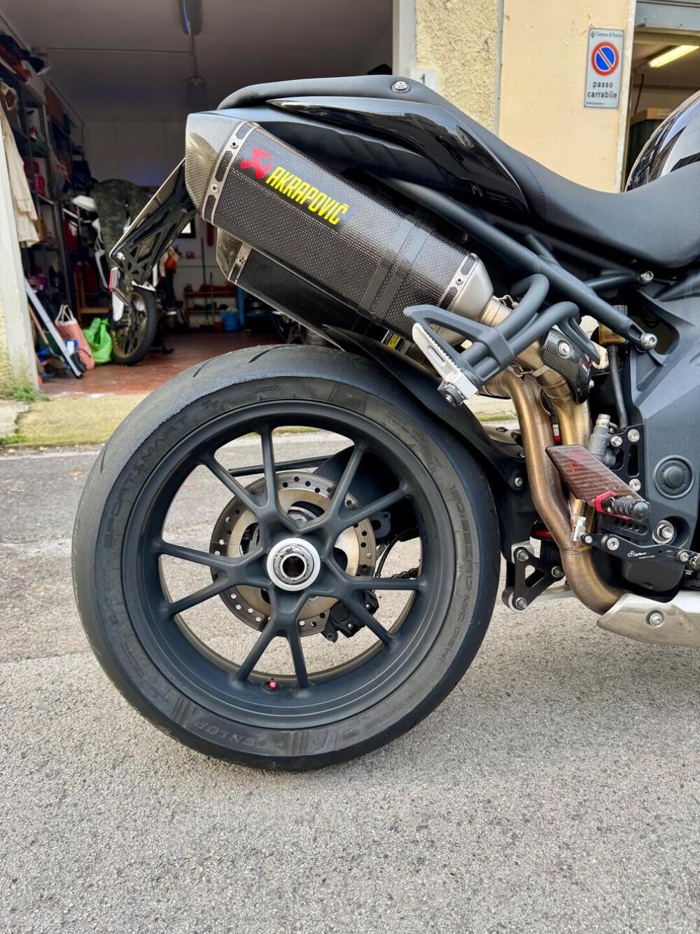 Triumph Speed Triple 1050 (2005 - 11) (11)