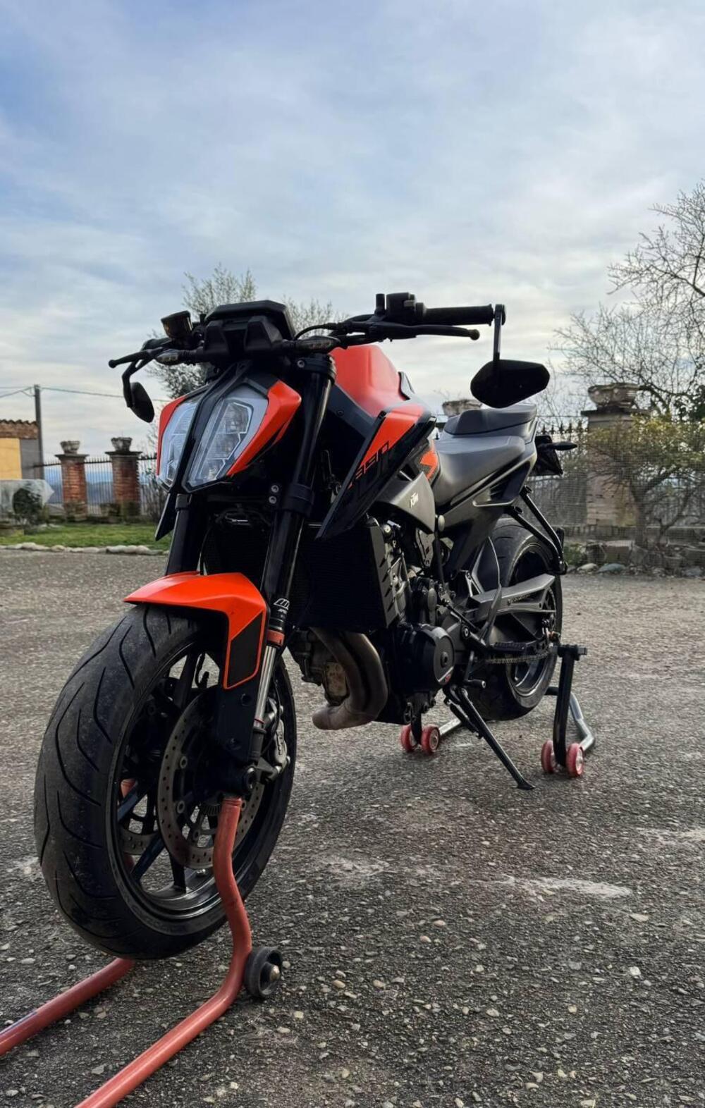KTM 890 Duke L (2021) (2)