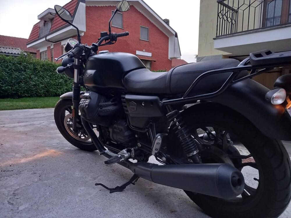 Moto Guzzi V7 III Stone (2017 - 20)