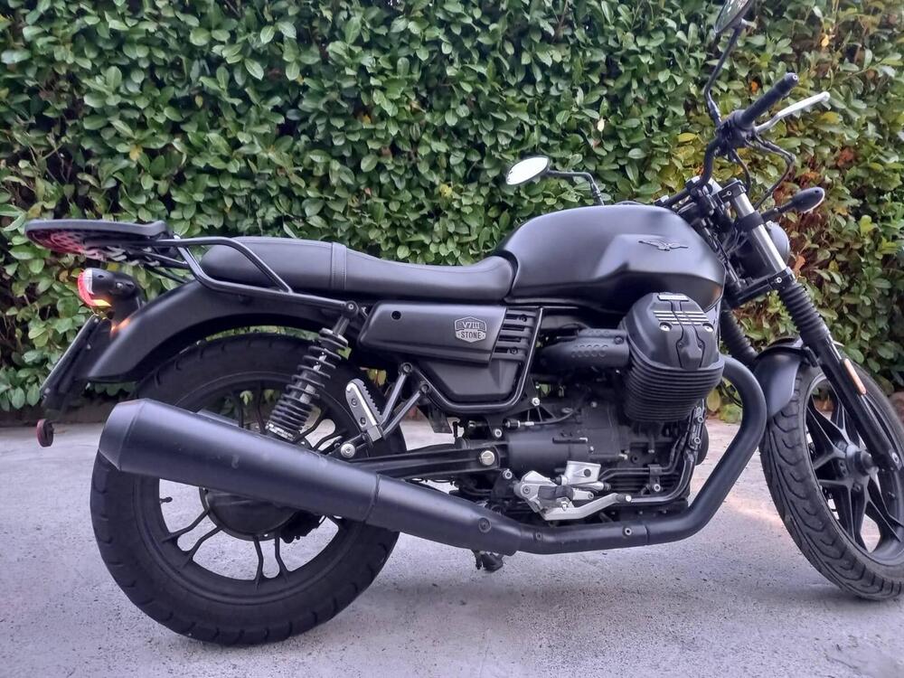 Moto Guzzi V7 III Stone (2017 - 20) (2)
