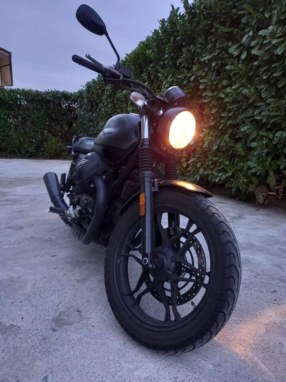 Moto Guzzi V7 III Stone (2017 - 20) (3)