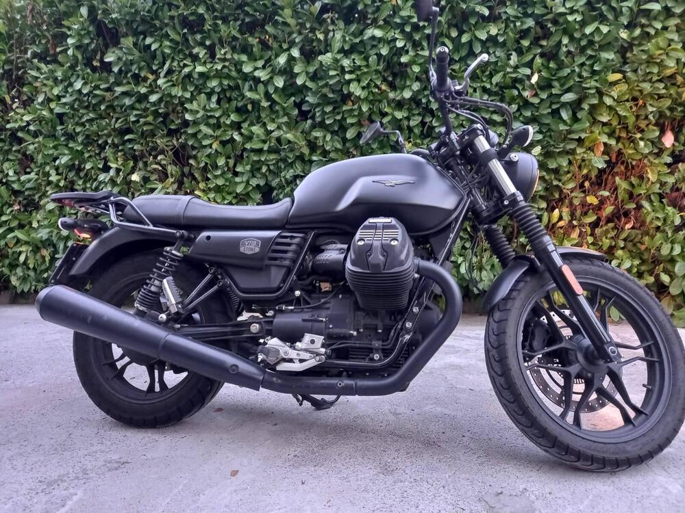 Moto Guzzi V7 III Stone (2017 - 20) (4)