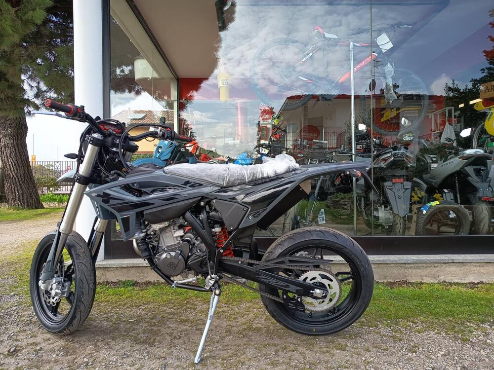 Betamotor RR 125 4T Motard T - X Special Edition (2025 - 26) (2)