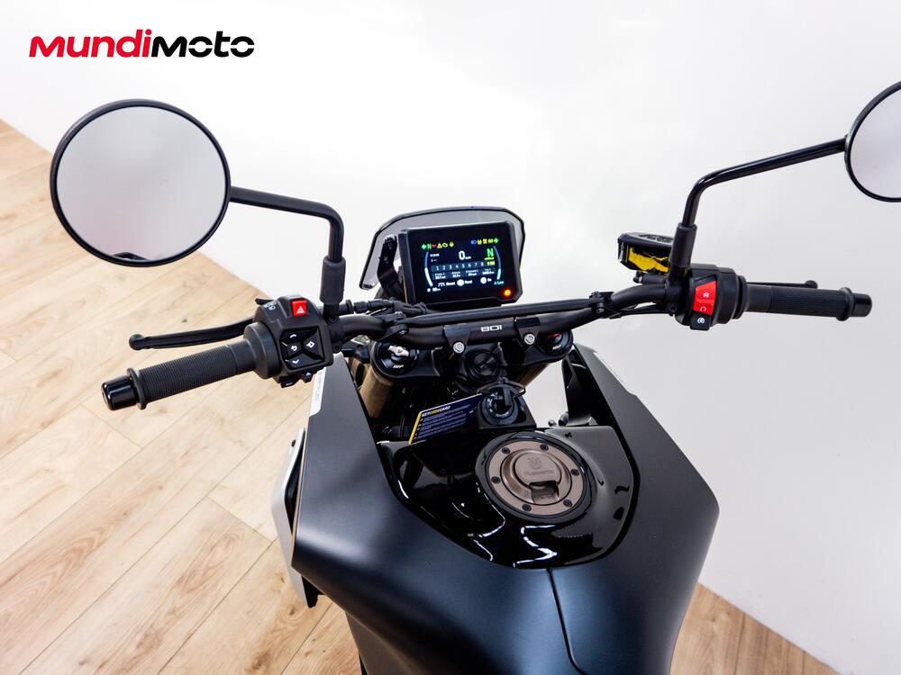 Husqvarna Svartpilen 801 (2024 - 26) (9)