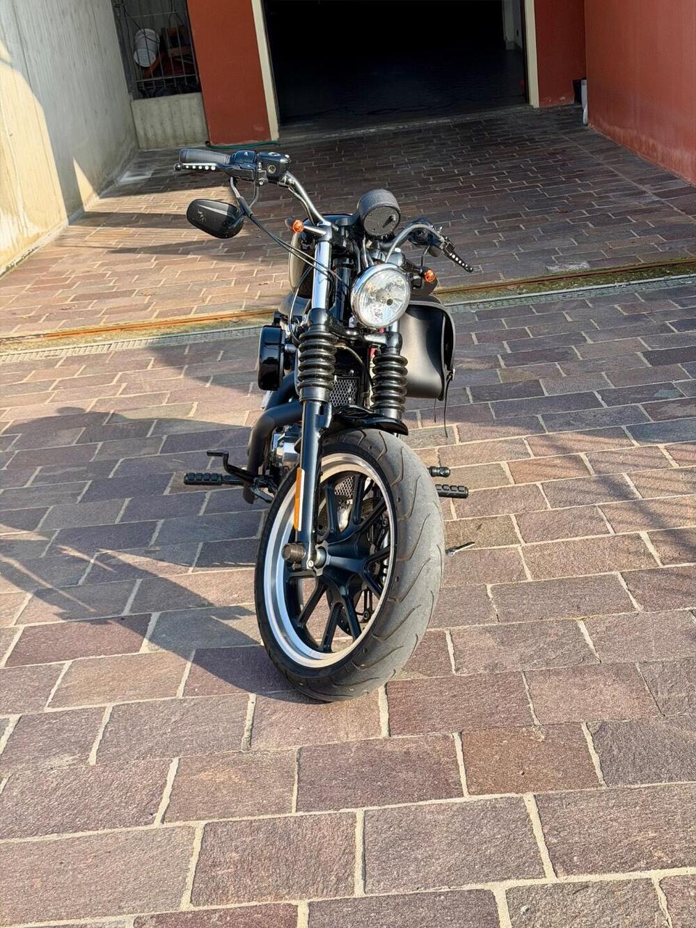 Harley-Davidson 883 SuperLow (2010 - 16) - XL 883L (4)