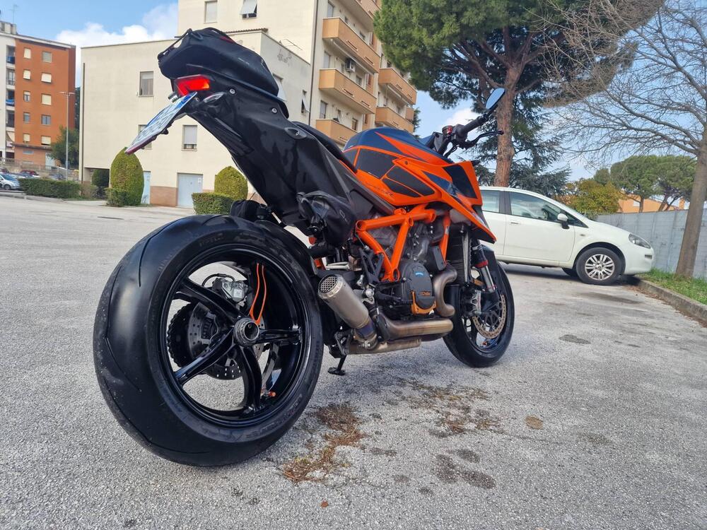 KTM 1290 Super Duke R (2021) (2)