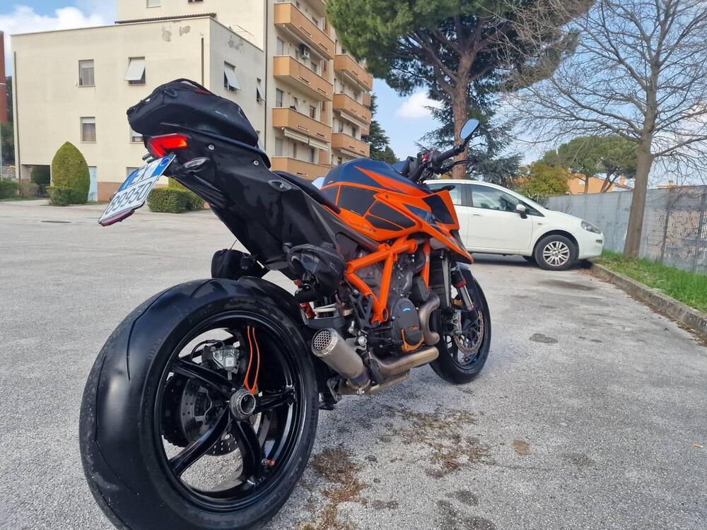 KTM 1290 Super Duke R (2021) (4)
