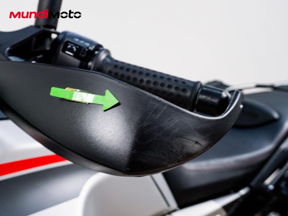 Moto Guzzi V85 TT Travel (2024 - 26) (13)