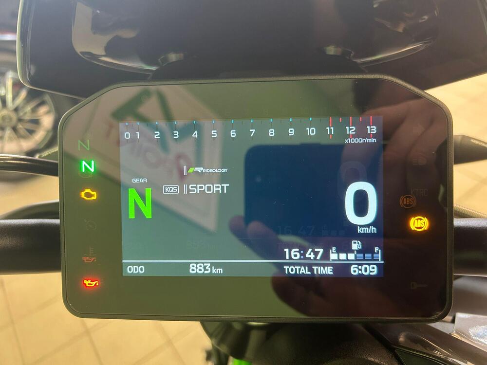 Kawasaki Z 900 SE (2025 - 26) (5)