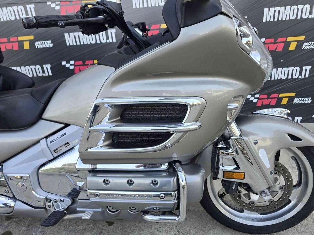 Honda GL 1800 Gold Wing (2000 - 05) (2)