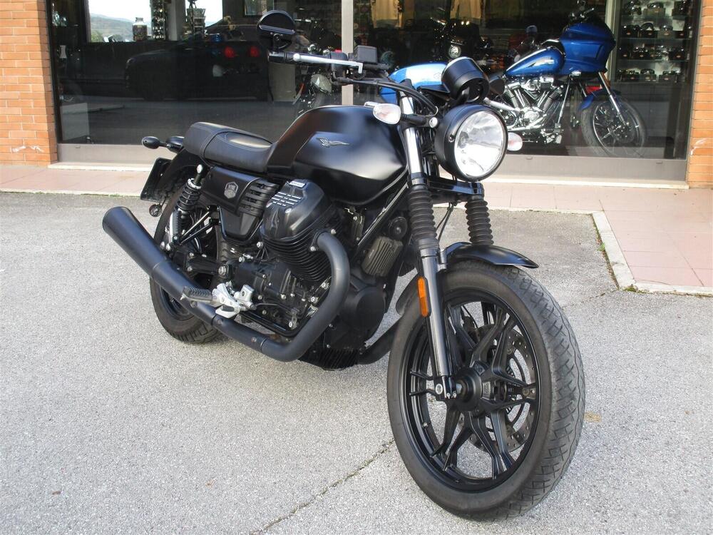 Moto Guzzi V7 III Stone Night Pack (2019 - 20) (2)