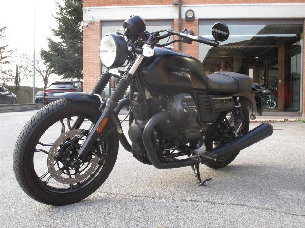 Moto Guzzi V7 III Stone Night Pack (2019 - 20) (3)