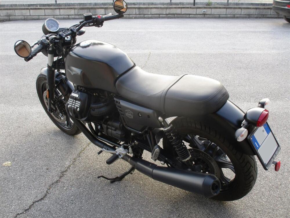 Moto Guzzi V7 III Stone Night Pack (2019 - 20) (4)