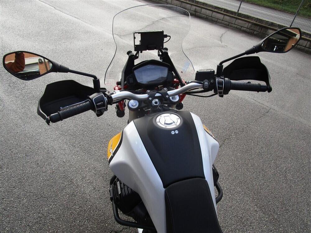 Moto Guzzi V85 TT Evocative Graphics (2019 - 20) (8)