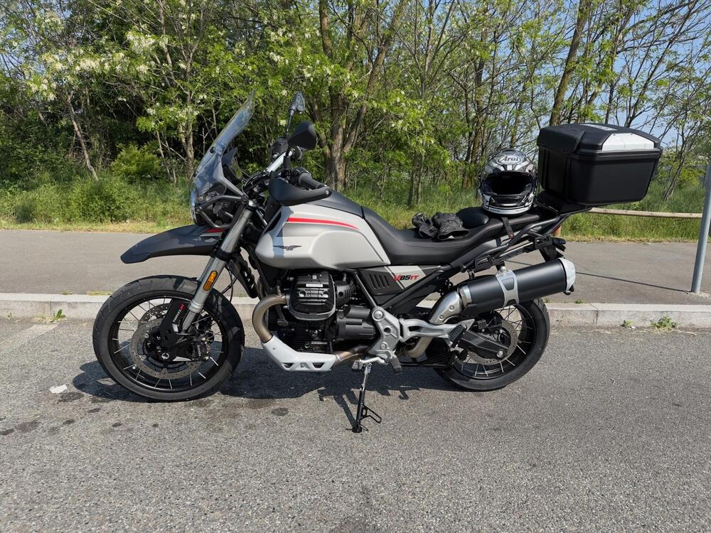 Moto Guzzi V85 TT Travel (2021 - 23) (2)