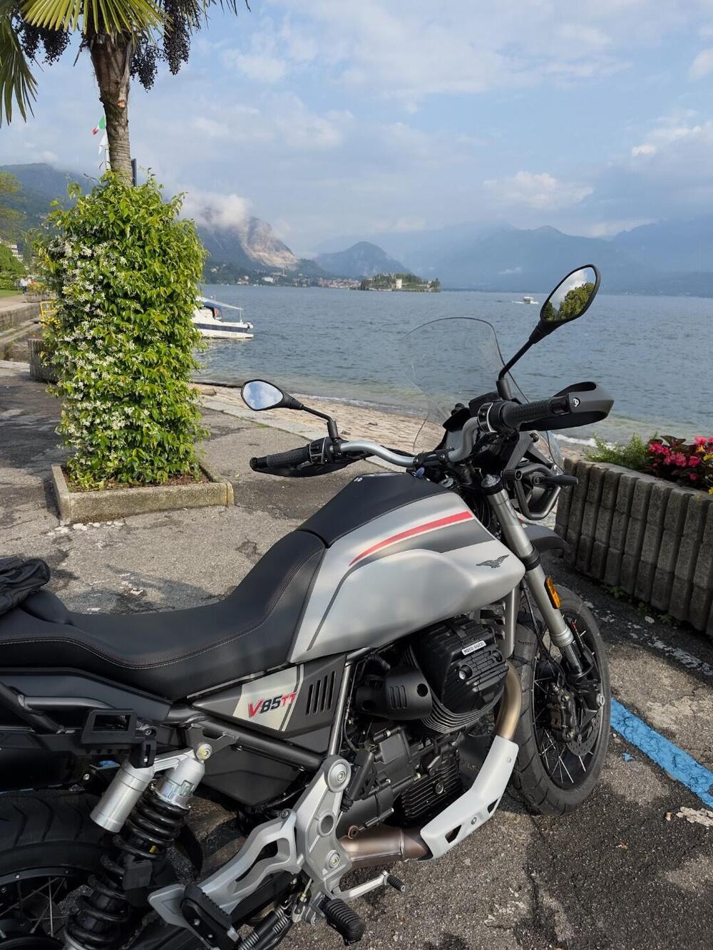 Moto Guzzi V85 TT Travel (2021 - 23) (3)