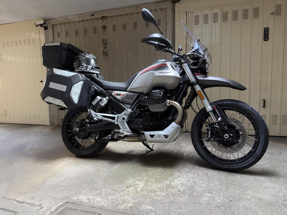 Moto Guzzi V85 TT Travel (2021 - 23) (4)