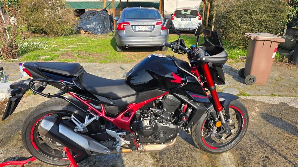 Honda CB 750 Hornet (2023 - 24) (8)