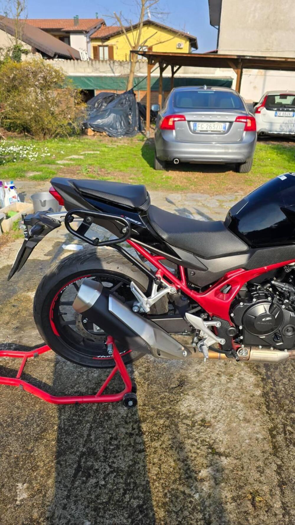 Honda CB 750 Hornet (2023 - 24) (9)