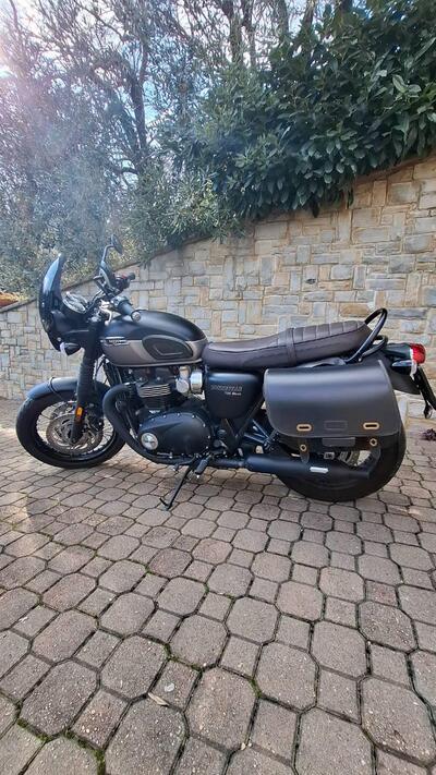 Triumph Bonneville T120 Black (2021 - 25) usata