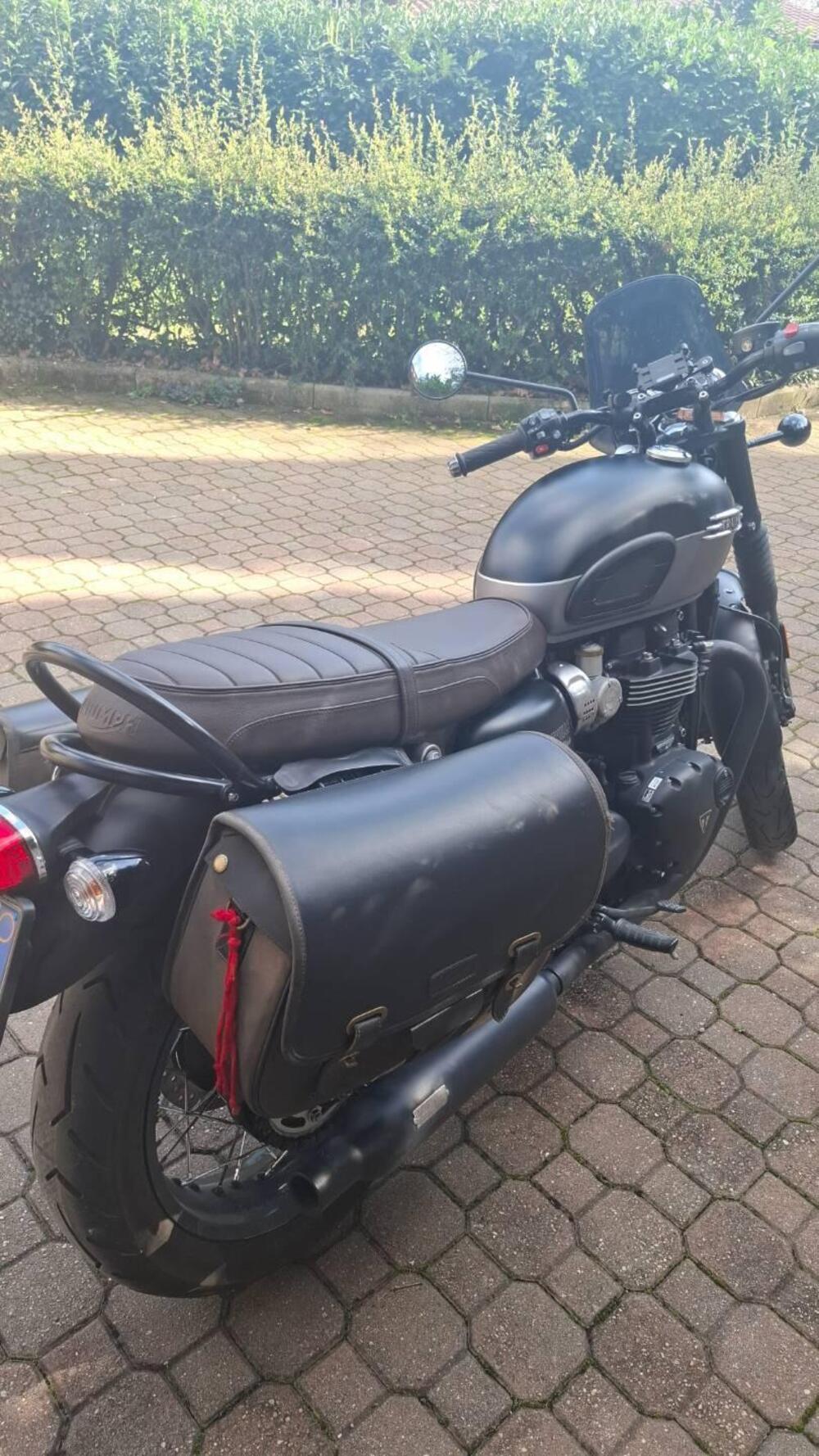 Triumph Bonneville T120 Black (2021 - 25) (2)