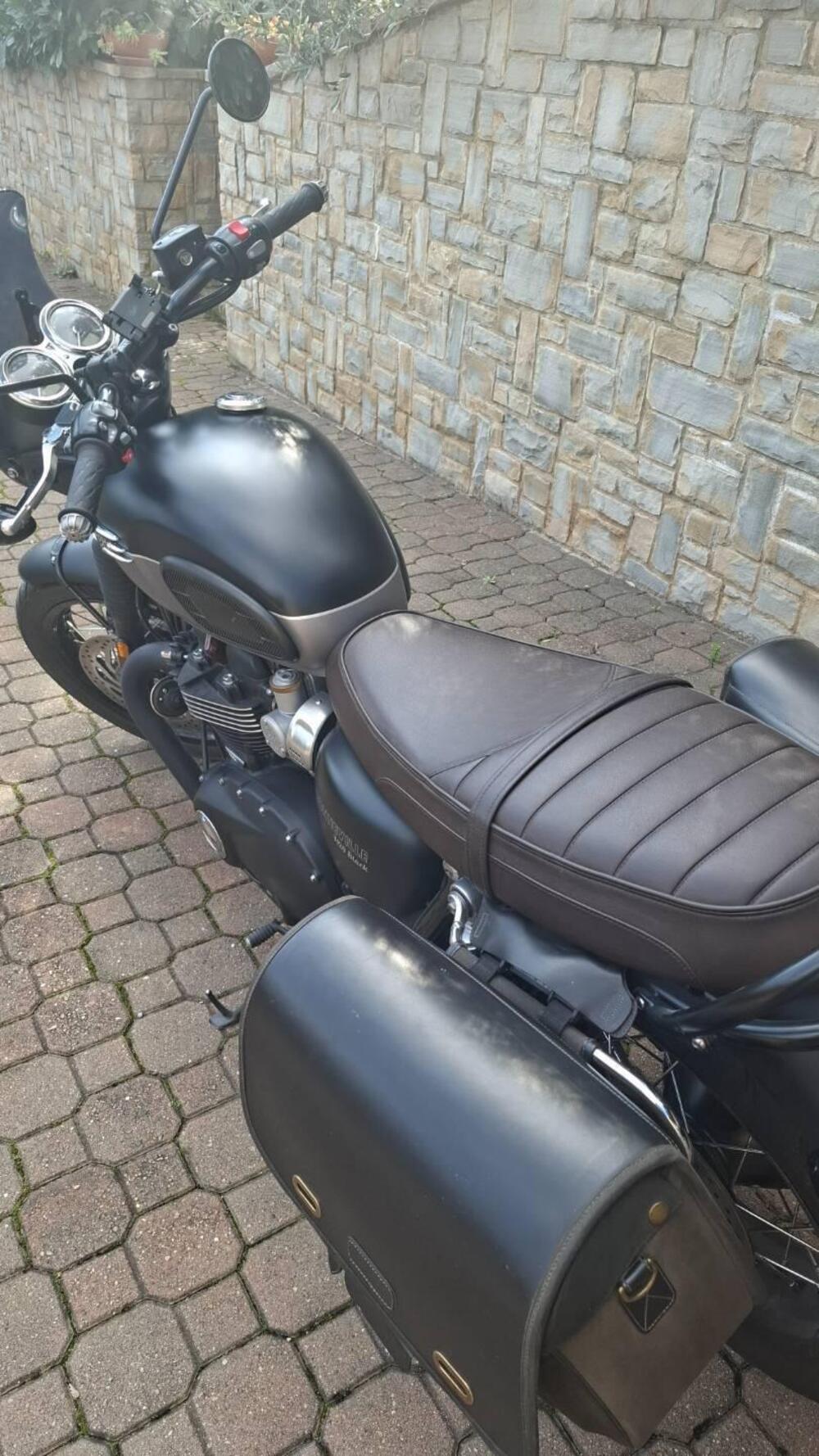 Triumph Bonneville T120 Black (2021 - 25) (3)