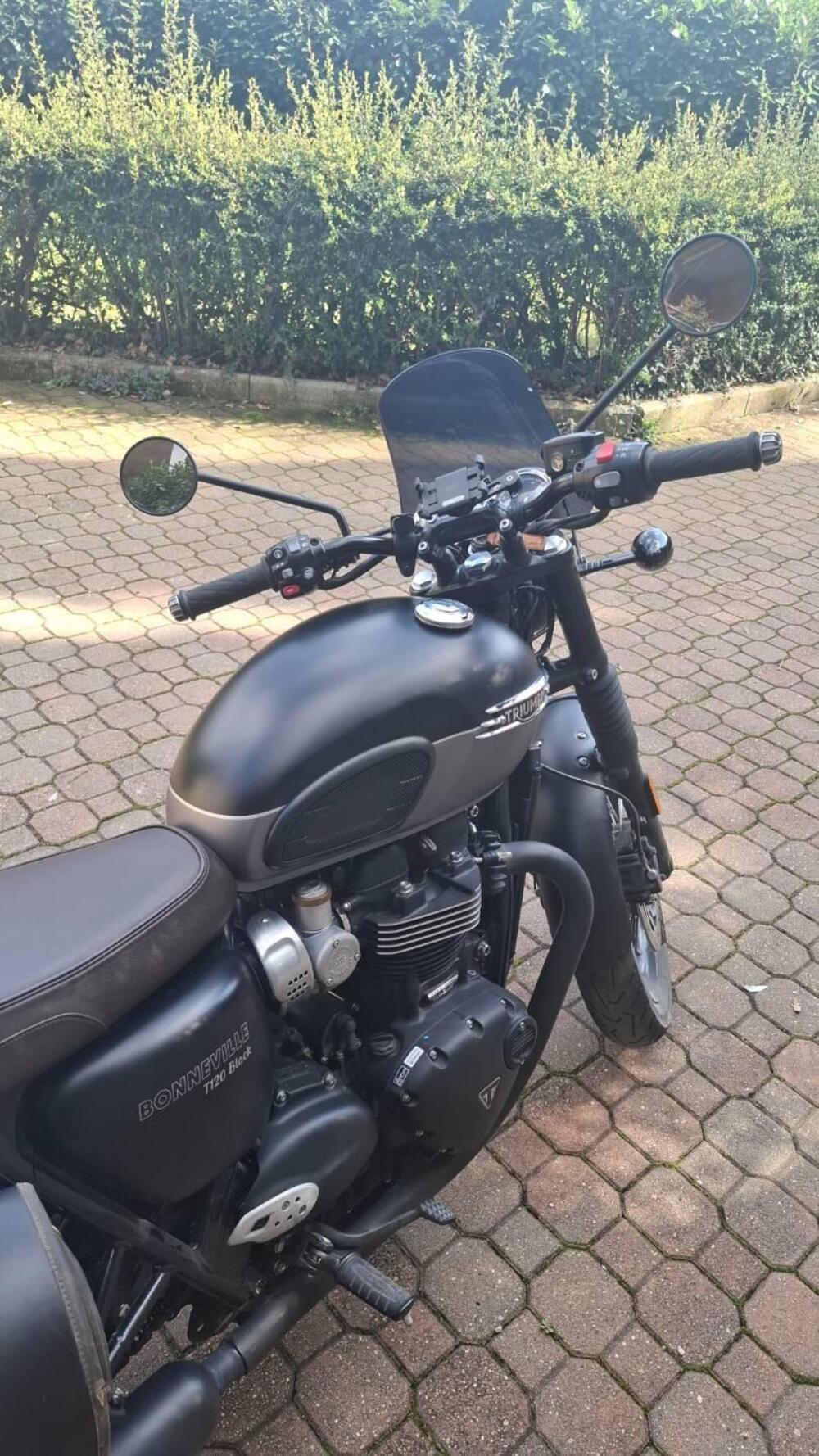 Triumph Bonneville T120 Black (2021 - 25) (4)
