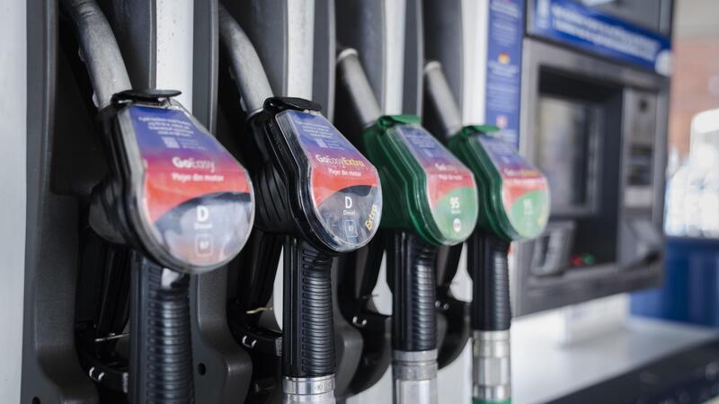 Benzina e gasolio, prezzi anomali alla pompa: la Guardia di Finanza indaga su due grandi compagnie