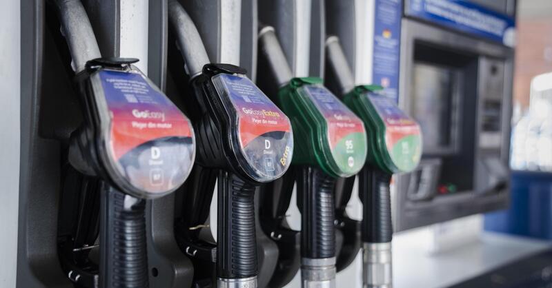 Benzina e gasolio, prezzi anomali alla pompa: la Guardia di Finanza indaga su due grandi compagnie