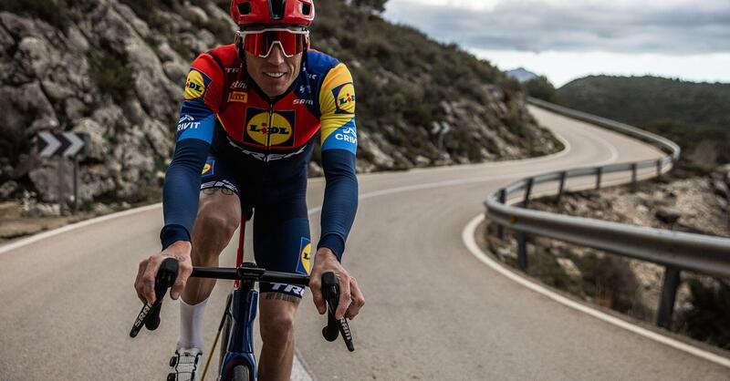 Aleix Espargar&oacute;, sorpasso da MotoGP&hellip; ma su strada aperta al traffico [VIDEO]